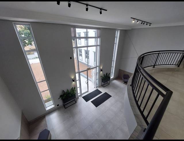 416M² OFFICE TO LET IN LYME PARK